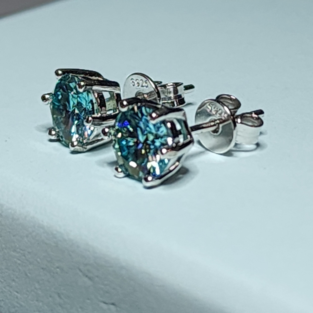 New Gorgeous 2ct Blue Moissanite Diamond Stud Earrings - Picture 6 of 12